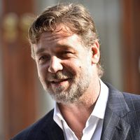 Russell Crowe'dan Cem Yılmaz'a elmalı tweet
