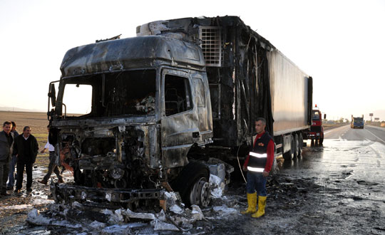 Silopi'de TIR yandı ...