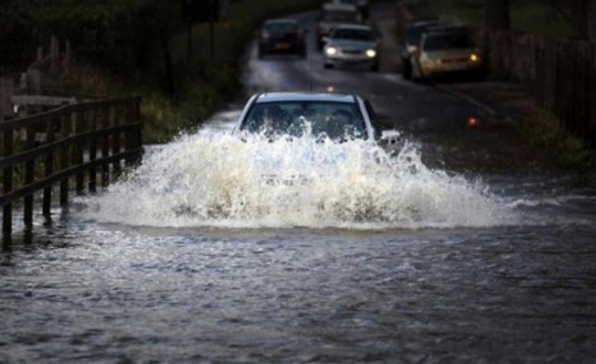 Sel Rodos Adası'nı vurdu!