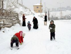 Pursaklılar Kar Yağışına Sevindi!