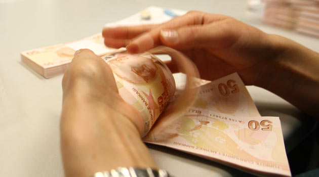 Polis paketçi oldu dolandırıyı yakaladı