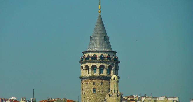Galata Kulesi'nde intihar
