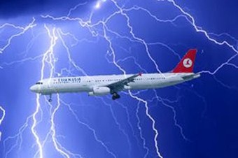 THY uçağına yıldırım isabet etti!