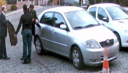 Köşk'e silahla girmek isterken yakalandı