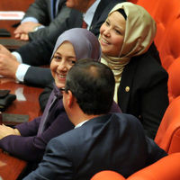 Başörtülü vekillerin fotoğrafları değişti
