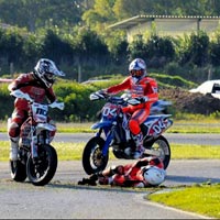 Ölen motorcu için yarışta yine kaza