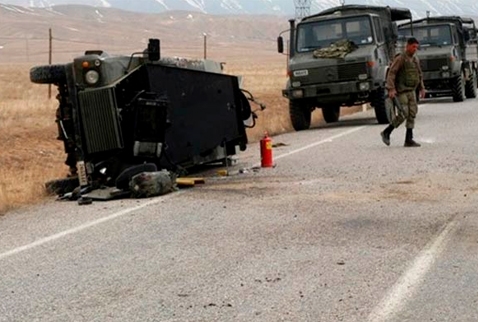 Asker araç kaza yaptı: 11 yaralı