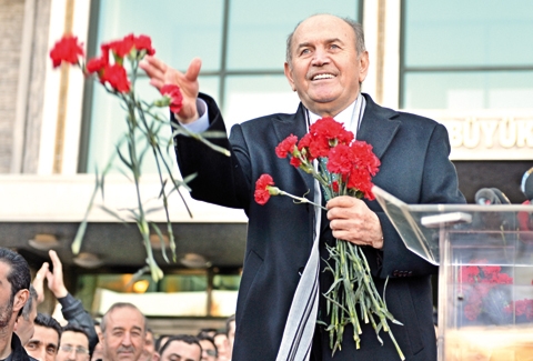 Topbaş'a 'Sarıgül'lü karşılama