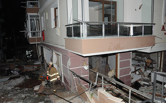 İzmir'de doğalgaz patlaması