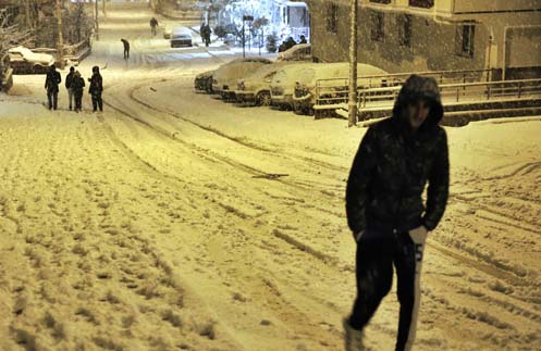 Ankara'da kar hayatı olumsuz etkiledi