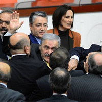 VEKİLLER BİRBİRİNE GİRDİ!
