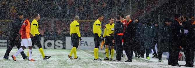 İşte maçı tatil etmesinin nedeni!