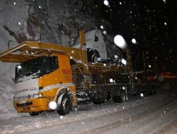 Elazığ Diyarbakır Karayolunda Ulaşım Kar Nedeniyle Kontrollü Olarak Sağlanıyor