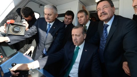 Erdoğan'dan Ankara metrosunda test sürüşü