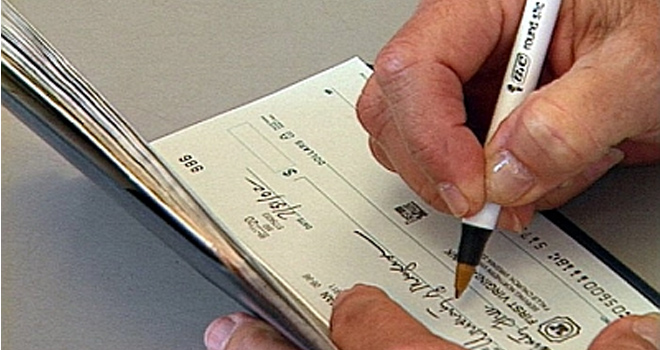 Acemi hırsızın çek koçanı ile sınavı!