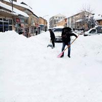 Kara kış altı can daha aldı