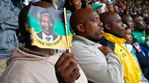 Mandela son yolculuğuna uğurlanıyor