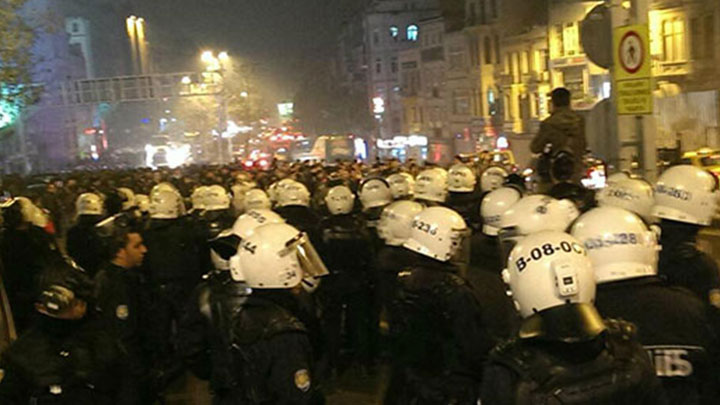 Beşiktaş taraftarı Taksim'e yürüdü