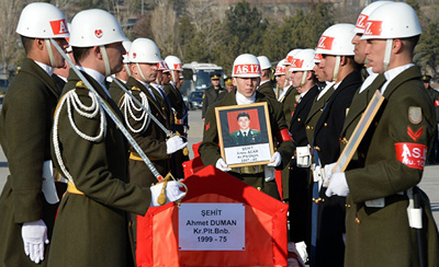 Türkiye şehitlerine ağlıyor...