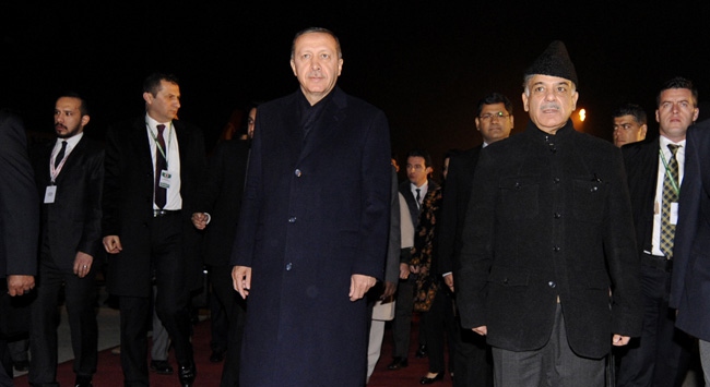 Lahor'da coşkuyla karşılandı!