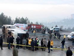 Cenazeye Giden Otobüs Devrildi: 3 Ölü, 25 Yaralı
