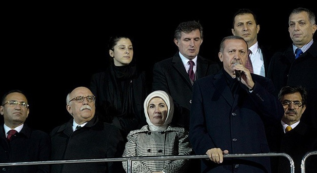 "Omuz omuza vermeye mecburuz"