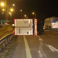 Fırtına TIR devirdi!