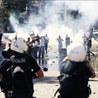 Gezi'de 17 kişi sınır dışı edildi