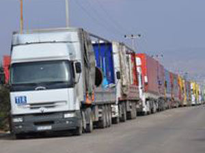 Sınırda 4 kilometrelik tır kuyruğu