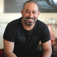 MEDYA PATRONU OLUYOR!