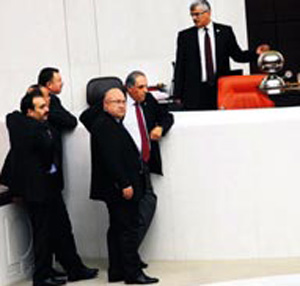 Sürpriz kapanış vekilleri şaşırttı