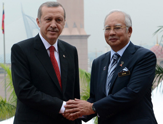 Başbakan mevkidaşı Razak ile görüştü!