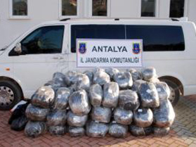 MİNİBÜSTEN 320 KİLO ESRAR ÇIKTI