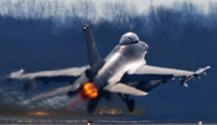 Yunan F-16'larından Türk eğitim uçağına taciz