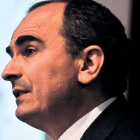 Lobiye karşı dik durdu!