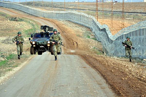 Suriye sınırında 2 Rus yakalandı