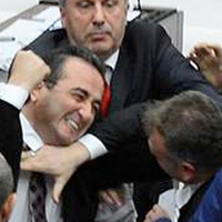Meclis'te yumruklar konuştu