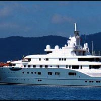 Şeyhin dev yatı marinaya sığmadı