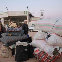 Varil bombalarından kaçış devam ediyor