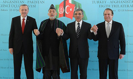 KÖŞKTE ÜÇLÜ ZİRVE