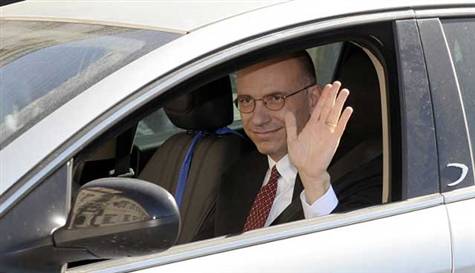 İtalya'da başbakan Letta istifa etti