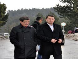 Bakan Davutoğlu, Abant'ta Ailesiyle Tatil Yapıyor