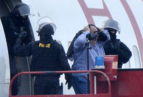 Kaçırılan uçak Cenevre'ye indirildi