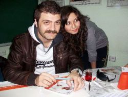 Tiyatro Oyuncusu Irmak Devrek'te İmza Gününe Katıldı