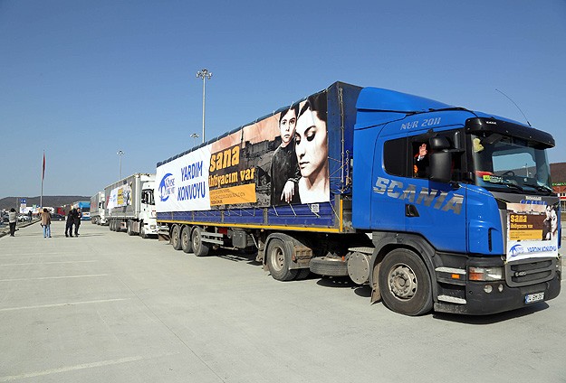 Yardım malzemesi dolu tır yola çıktı