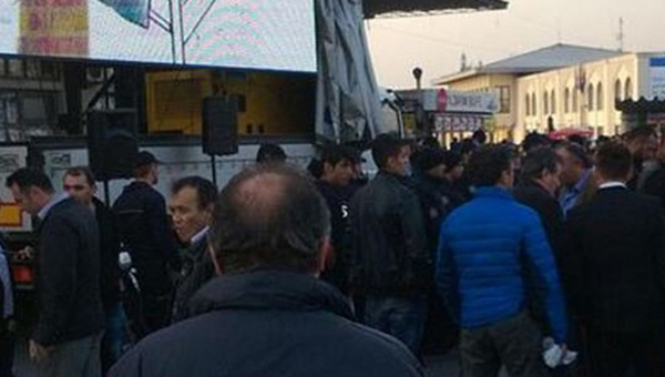 AK Parti standına çirkin saldırı