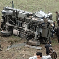 Askeri araç takla attı: 4 yaralı