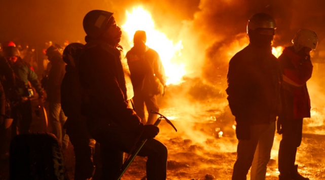 Üç emniyet müdürlüğü binasına girdiler