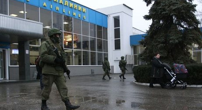 Kırım havaalanı işgal edildi!