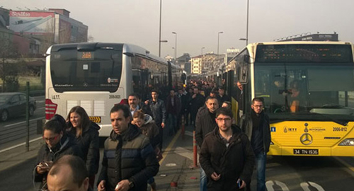 İstanbul Metrobüsü Çileden Çıkarttı
